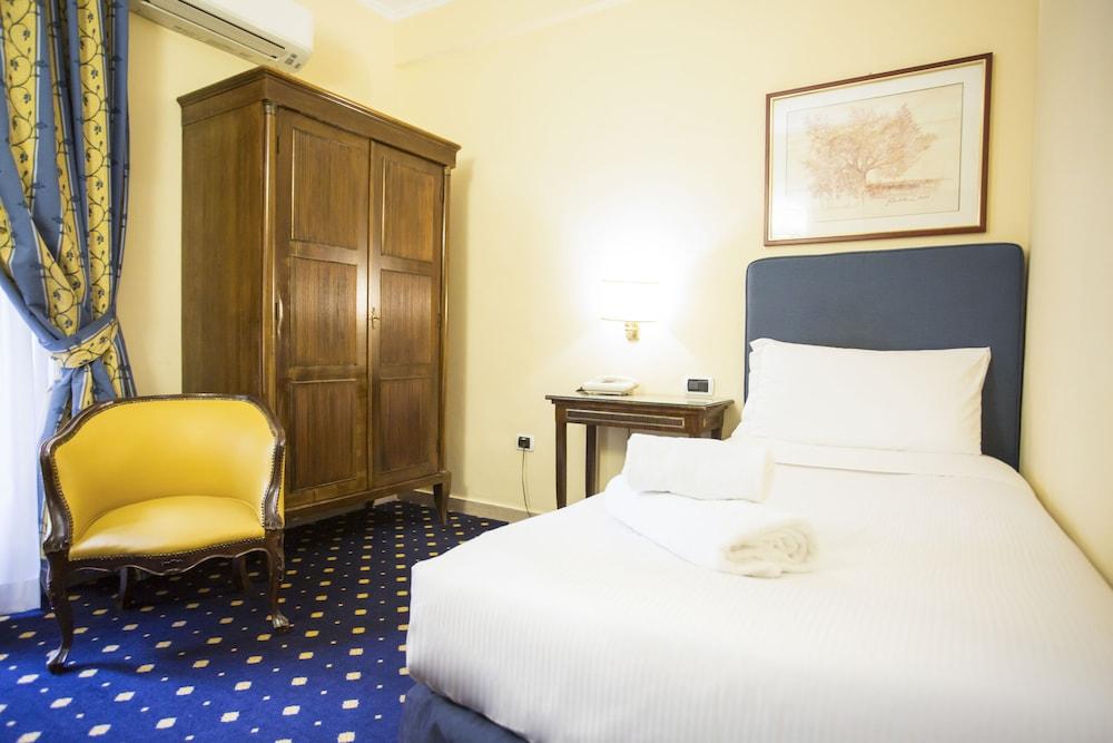 Hotel Napoleon 4*